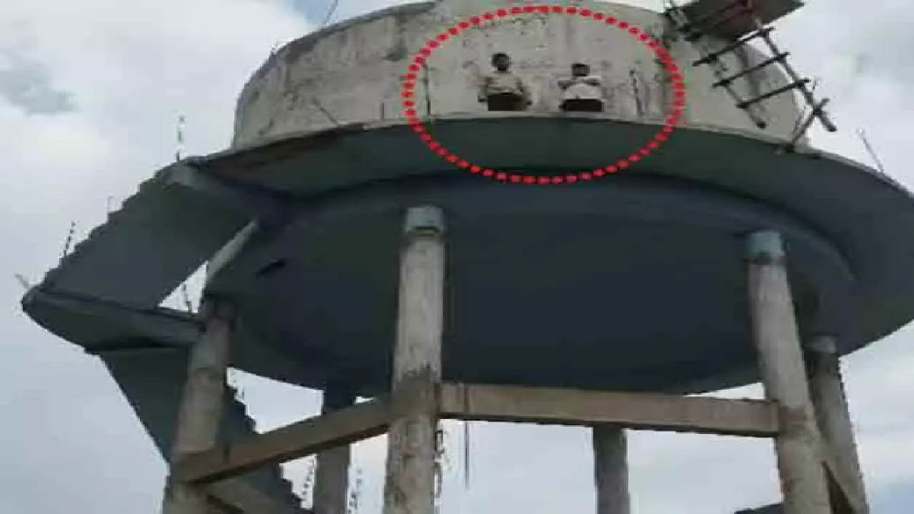 CG : थाना प्रभारी के प्रताड़ना से परेशान युवक चढ़ा पानी टंकी में, इंसाफ नहीं मिलने पर सुसाइड की धमकी …