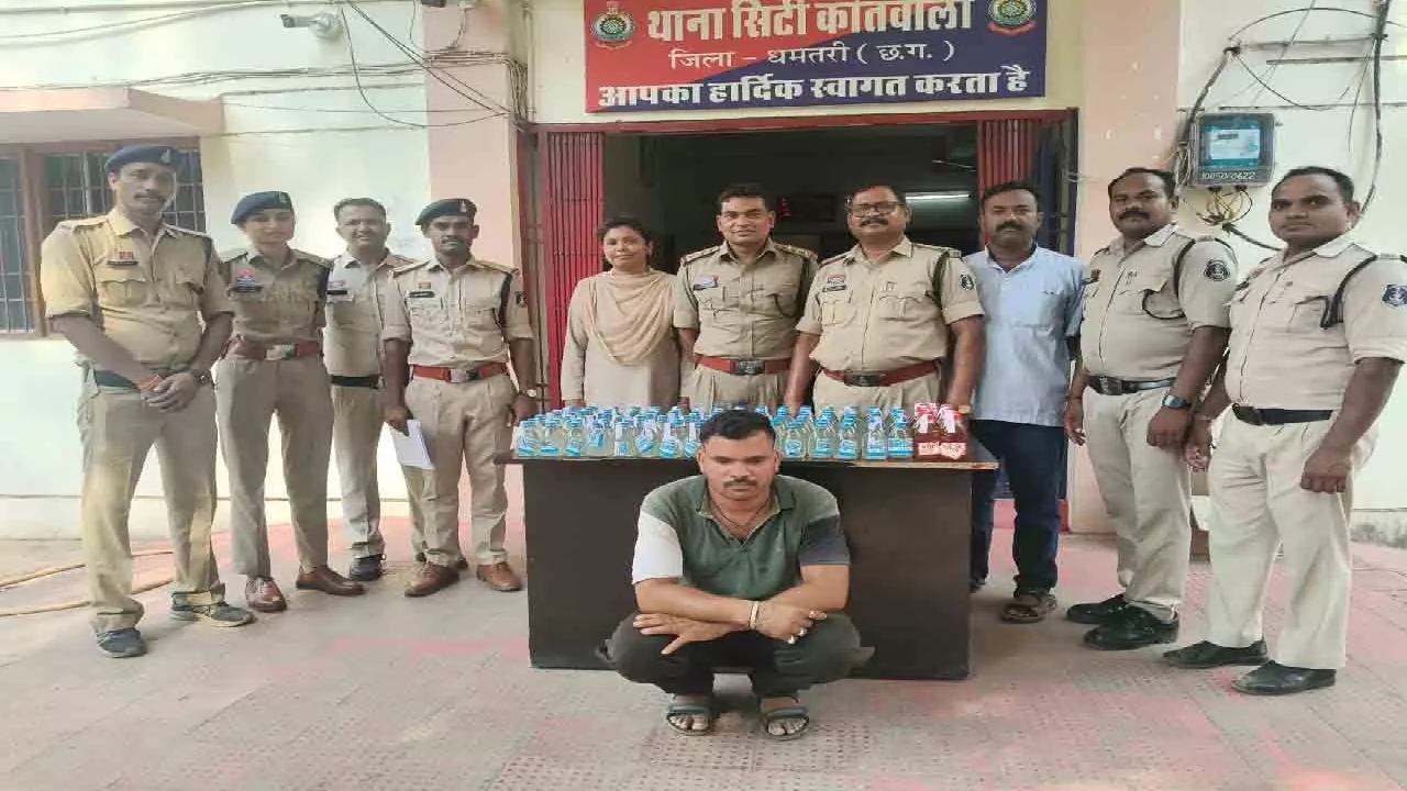 CG : किराना दुकान की आड़ में चल रहे शराब कारोबार का भंडाफोड़, शहर भीतर धमतरी पुलिस को मिली सफलता …