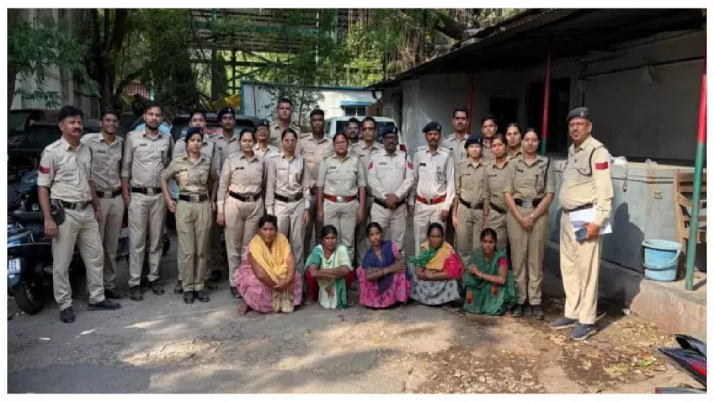 CG : महिलाएं दारू बेच रही, सुशासन तिहार में शिकायत के बाद हुई गिरफ्तारी …