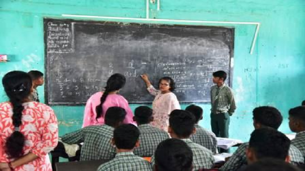 CG : 16 जून से शिक्षकों-कर्मचारियों के लिए डिजिटल हाजिरी अनिवार्य, गैरहाजिरी पर रुकेगा वेतन …