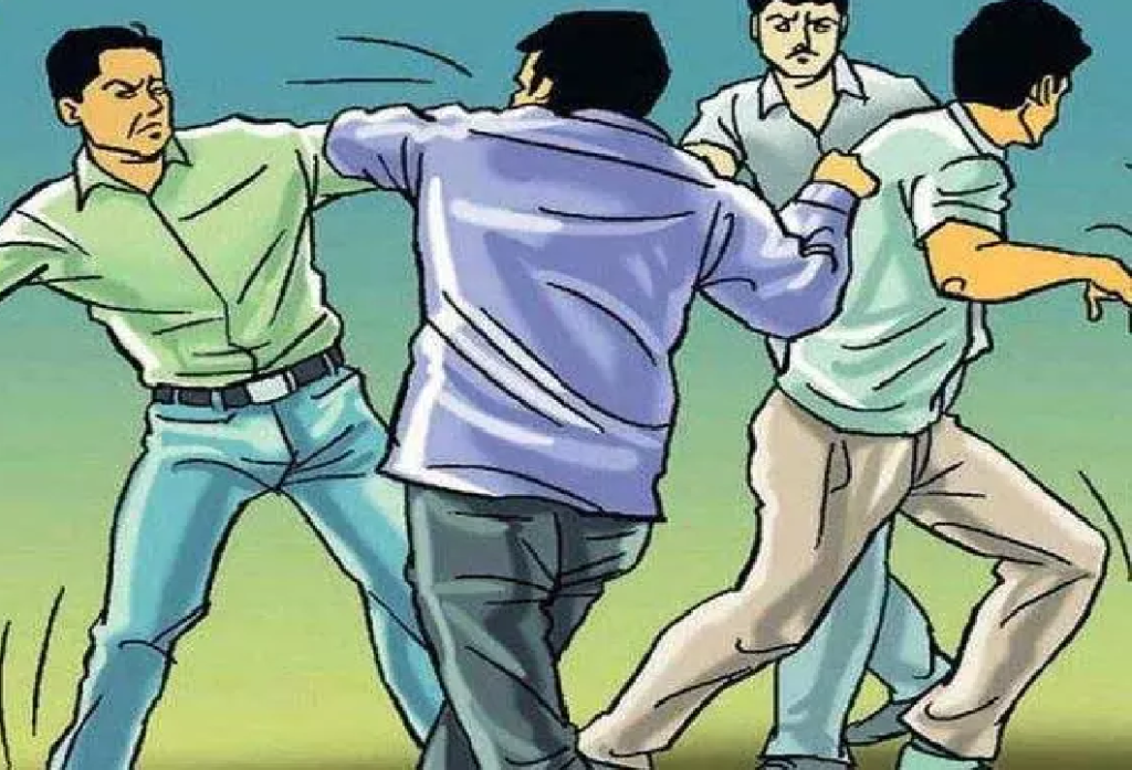 CG : लव ट्रायंगल विवाद में दो युवकों की सरेराह पिटाई, बेल्ट और पाइप से हमला …