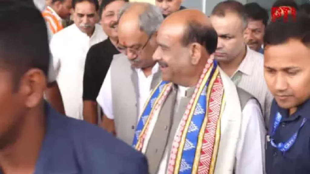 CG : रायपुर पहुंचे लोकसभा अध्यक्ष ओम बिरला, बृजमोहन अग्रवाल ने किया स्वागत …