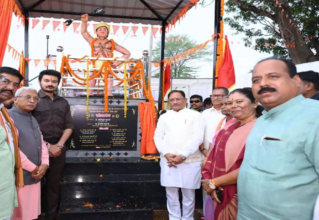 CG : 150वीं जयंती वर्ष पर डोंडराही में भगवान बिरसा मुंडा की प्रतिमा का अनावरण …