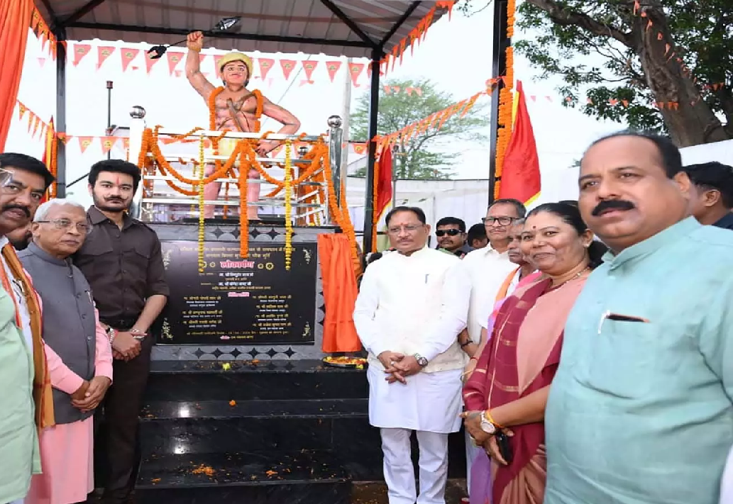 CG : 150वीं जयंती वर्ष पर डोंडराही में भगवान बिरसा मुंडा की प्रतिमा का अनावरण …