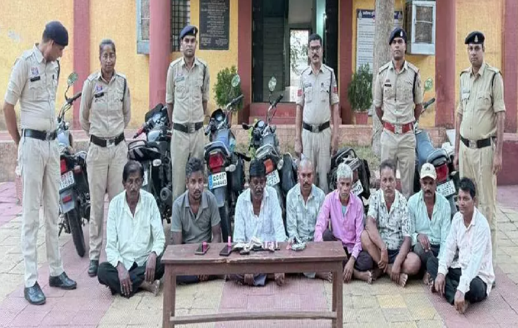 CG : 8 जुआरी बगीचा से गिरफ्तार, भखारा पुलिस ने मारी रेड…