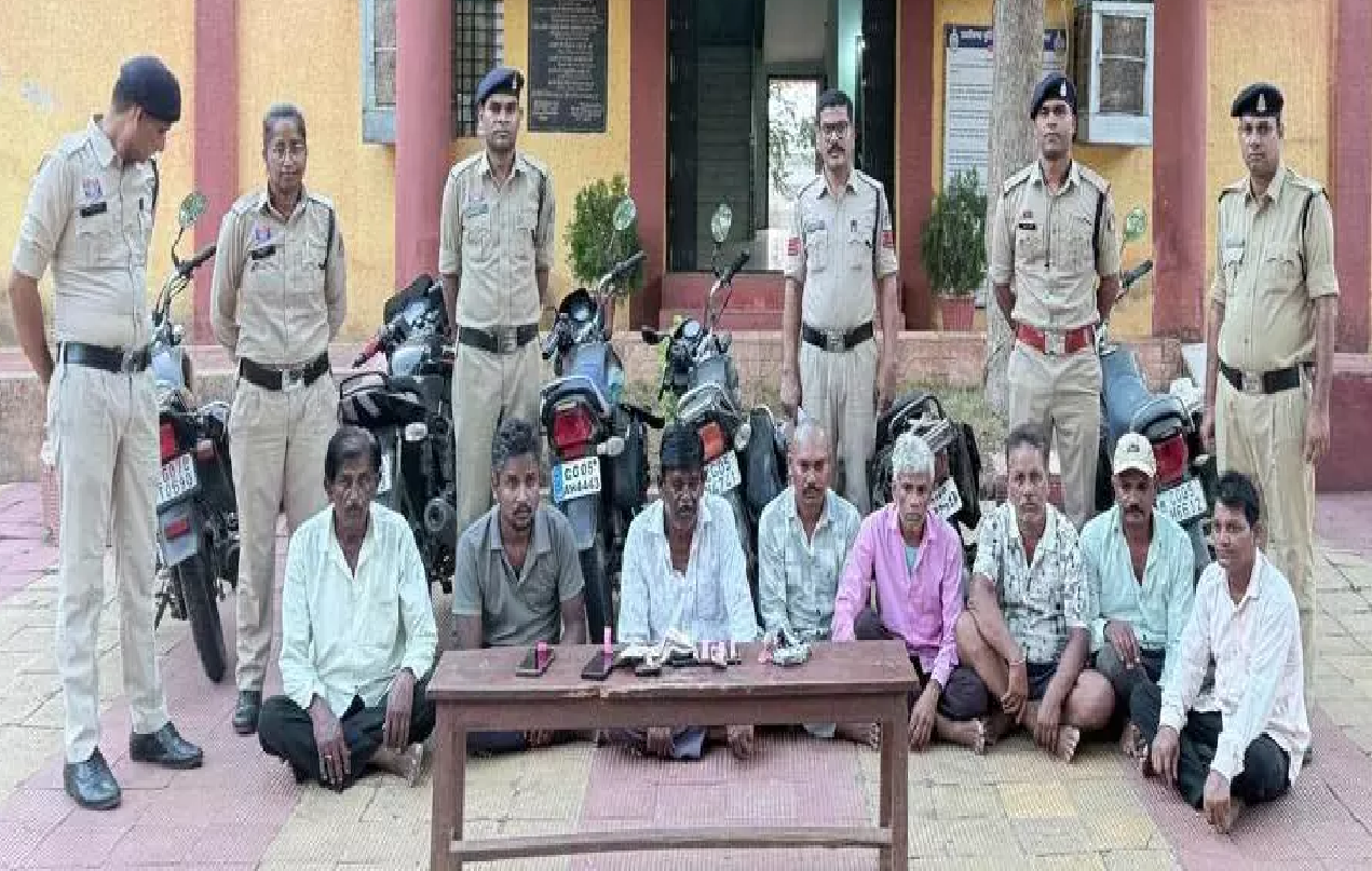 CG : 8 जुआरी बगीचा से गिरफ्तार, भखारा पुलिस ने मारी रेड…