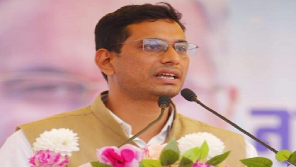CG : भिलाई की बसाहट बचाने घर-घर जाएंगे देवेंद्र यादव, सेक्टर-2 से शुरू करेंगे जनसंपर्क अभियान …