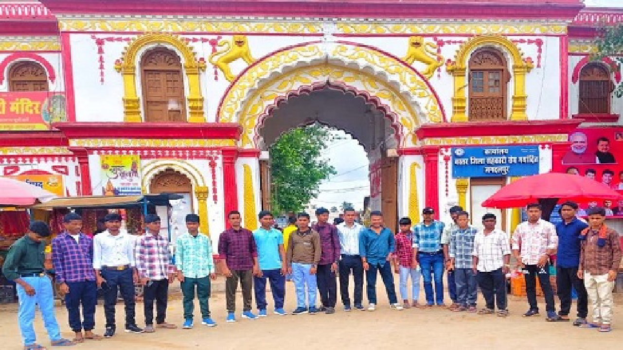 CG : पुनर्वास से आत्मनिर्भरता की ओर बीजापुर के पुर्नवासितों ने जाना बस्तर का इतिहास और संस्कृति…