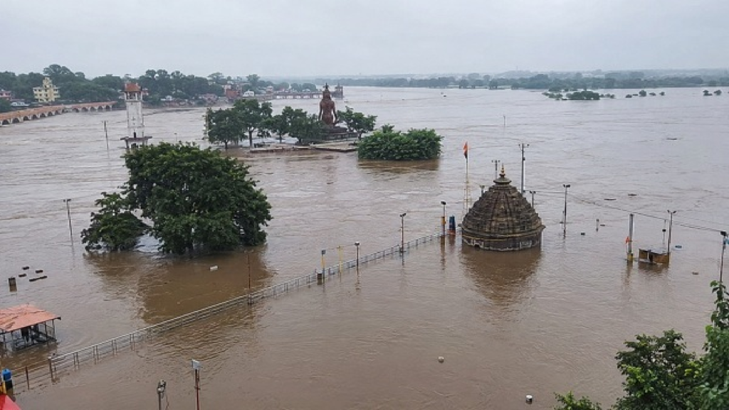 CG : लगातार बारिश से नवापारा-राजिम और गरियाबंद में बाढ़ जैसे हालात, त्रिवेणी संगम जलमग्न, कई मार्ग बाधित…