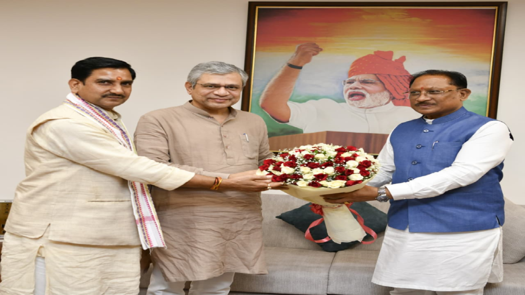 CG : छत्तीसगढ़ में रेलवे विकास को मिलेगी रफ्तार, CM साय की रेल मंत्री वैष्णव के साथ अहम बैठक…