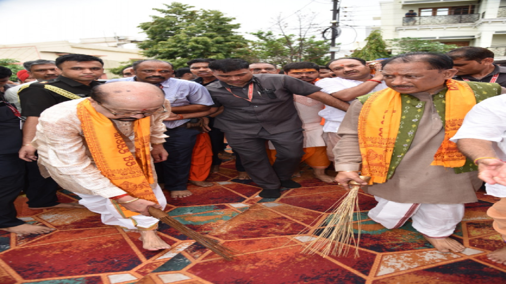 CG : रथयात्रा महोत्सव में शामिल हुए राज्यपाल डेका