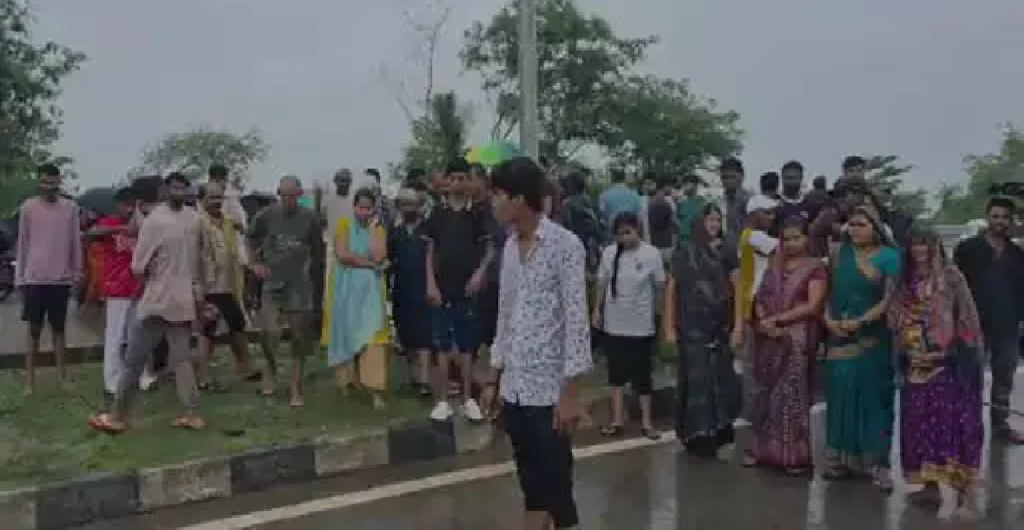 CG : पानी निकासी नहीं होने से आक्रोशित लोगों ने किया चक्काजाम, बिलासपुर में आवागमन प्रभावित…