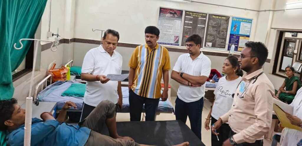 राजनांदगांव : मुख्य चिकित्सा एवं स्वास्थ्य अधिकारी ने सामुदायिक एवं प्राथमिक स्वास्थ्य केन्द्रों का किया आकस्मिक निरीक्षण