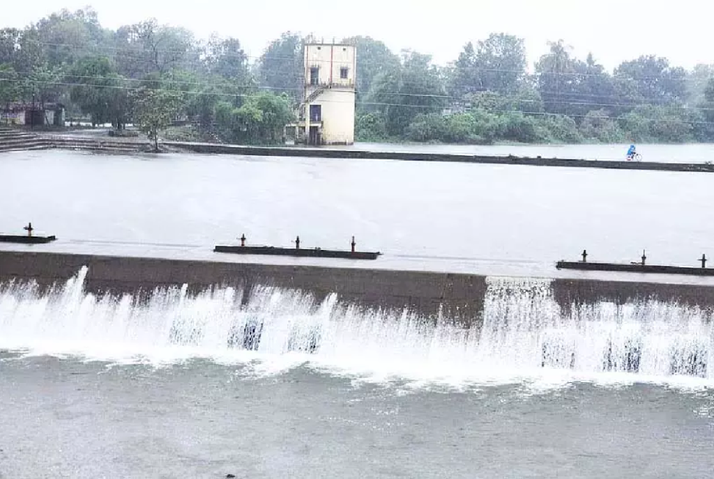 CG : शिवनाथ नदी में तेज बहाव, जलाशयों में बढ़ा पानी, मोंगरा बैराज अभी 13 फीसदी भरा …