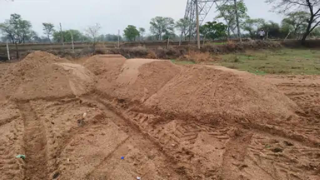 राजनांदगांव : रेत माफियाओं ने बदला पैंतरा, अफसरों को राजनीतिक रसूख की आड़ में दे रहे चकमा …