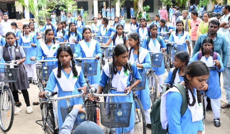 सुशासन का पहिया: सरस्वती सायकल योजना से संवर रहा छत्तीसगढ़ की बेटियों का भविष्य ...