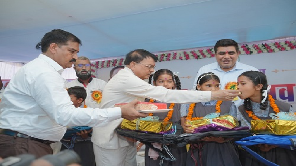 CG : शिक्षा से बड़ा कोई धन नहीं, लक्ष्य निर्धारित कर मेहनत करें विद्यार्थी: लखन लाल देवांगन …