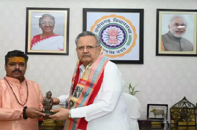 CG : विधानसभा अध्यक्ष डॉ. रमन सिंह से डॉ. प्रेमासाई महाराज की सौजन्य भेंट …