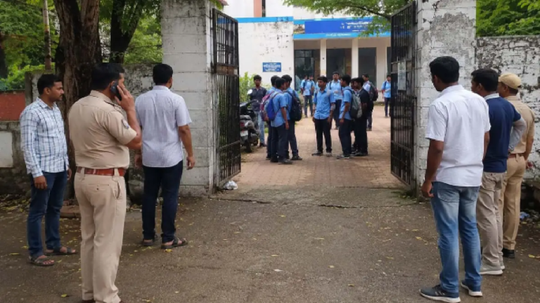 CG : रायपुर के स्कूल में चाकूबाजी, मामूली विवाद के बाद 11वीं के छात्र पर सहपाठी ने किया हमला …