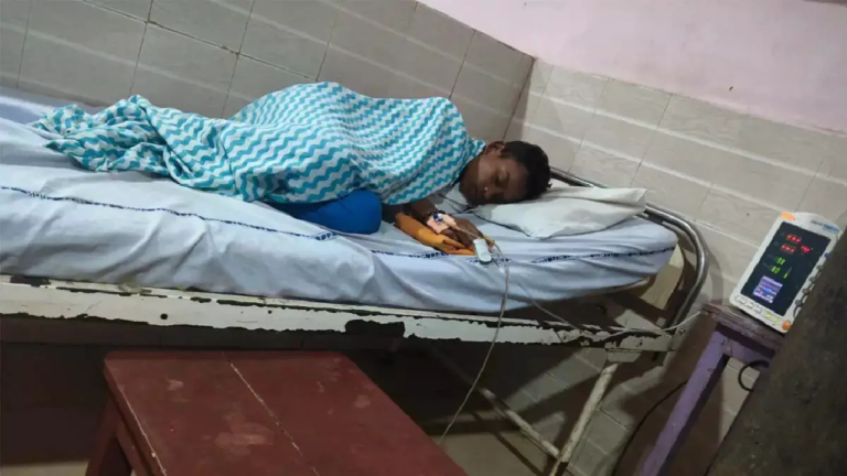 CG : स्कूल में नशीली दवाई की सप्लाई, खाते ही कई स्टूडेंट्स बेहोश …