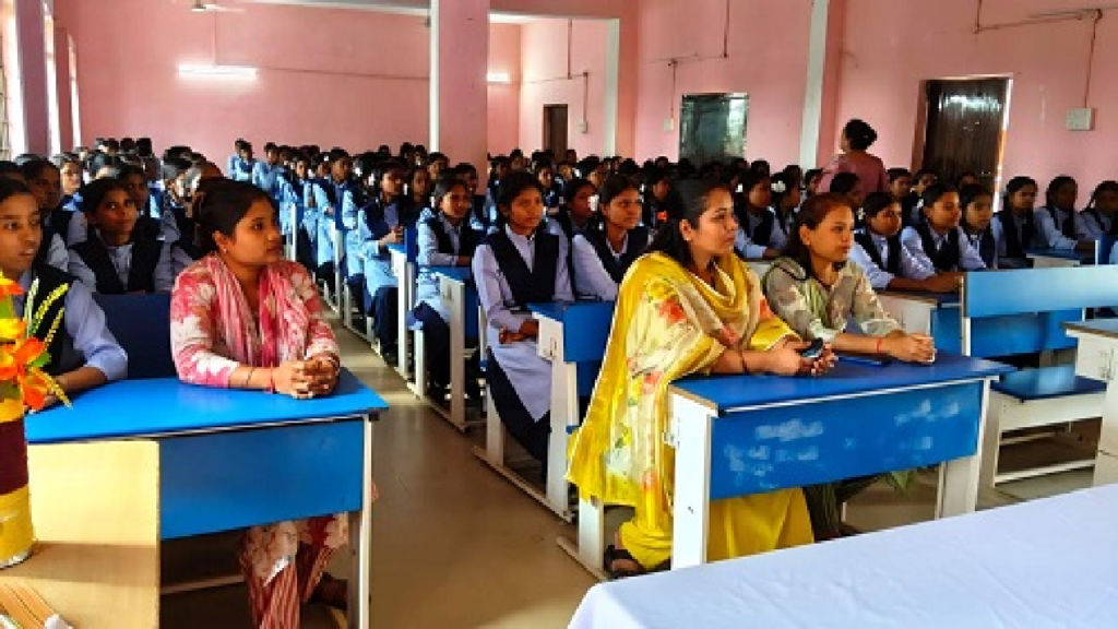CG : बेटी बचाओ-बेटी पढ़ाओ योजना : मिशन शक्ति के तहत विद्यार्थियों को हेल्पलाइन …