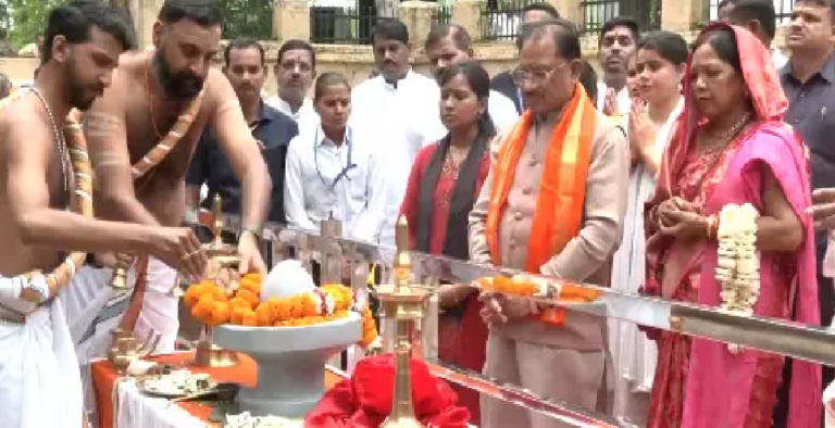 CG : मुख्यमंत्री विष्णुदेव साय ने भोरमदेव धाम में की पूजा-अर्चना, प्रदेश की सुख-समृद्धि के लिए की मंगलकामना …