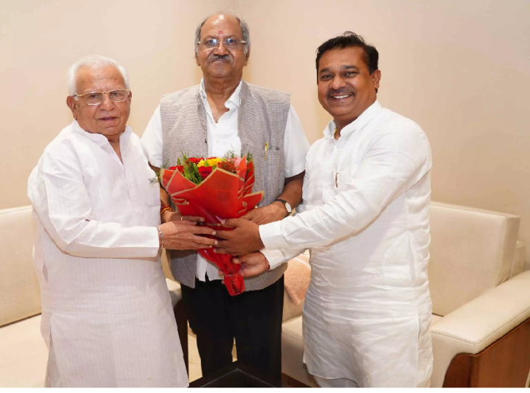 CG : पूर्व गृह मंत्री कैलाश चावला से मिले सांसद बृजमोहन अग्रवाल …