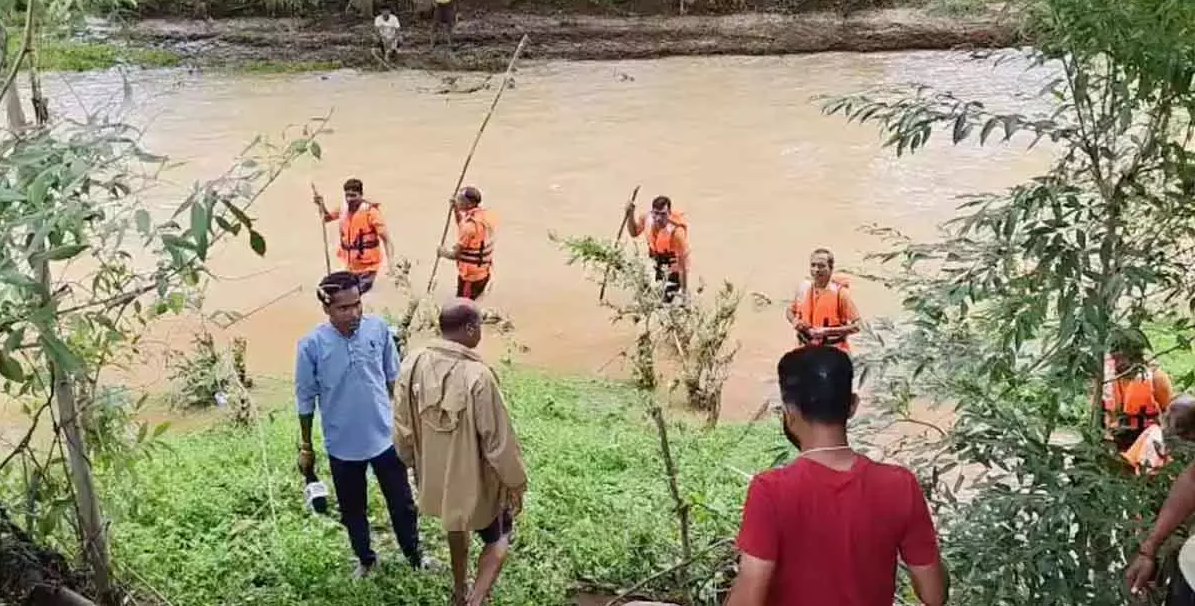 CG : नदी में बहा 10 साल का बच्चा, रेस्क्यू में लगी SDRF की टीम …