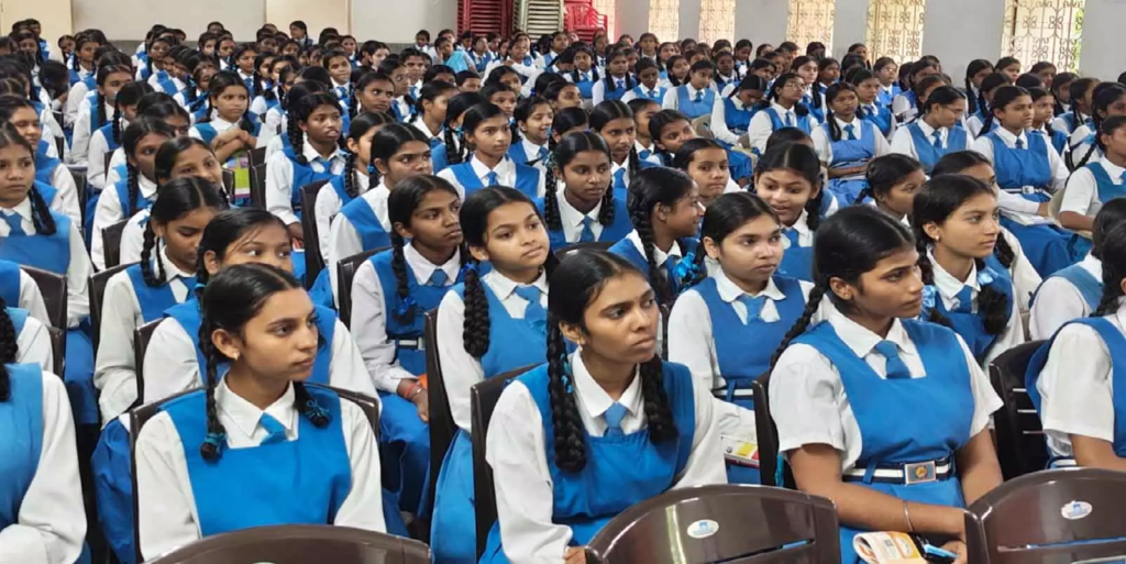 CG : रायपुर में छात्राओं को ट्रैफ़िक एंबेसडर बनने सुनहरा मौका …