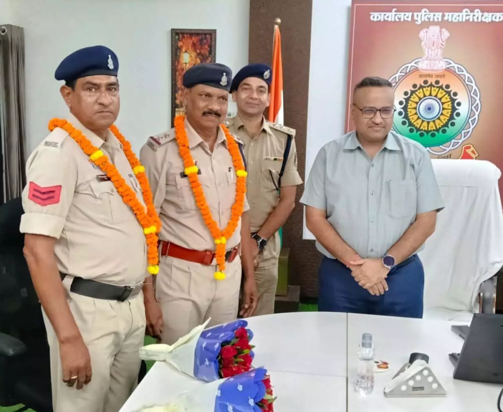 CG : बिलासपुर रेंज कार्यालय में दो पुलिस अधिकारियों को भावभीनी विदाई …