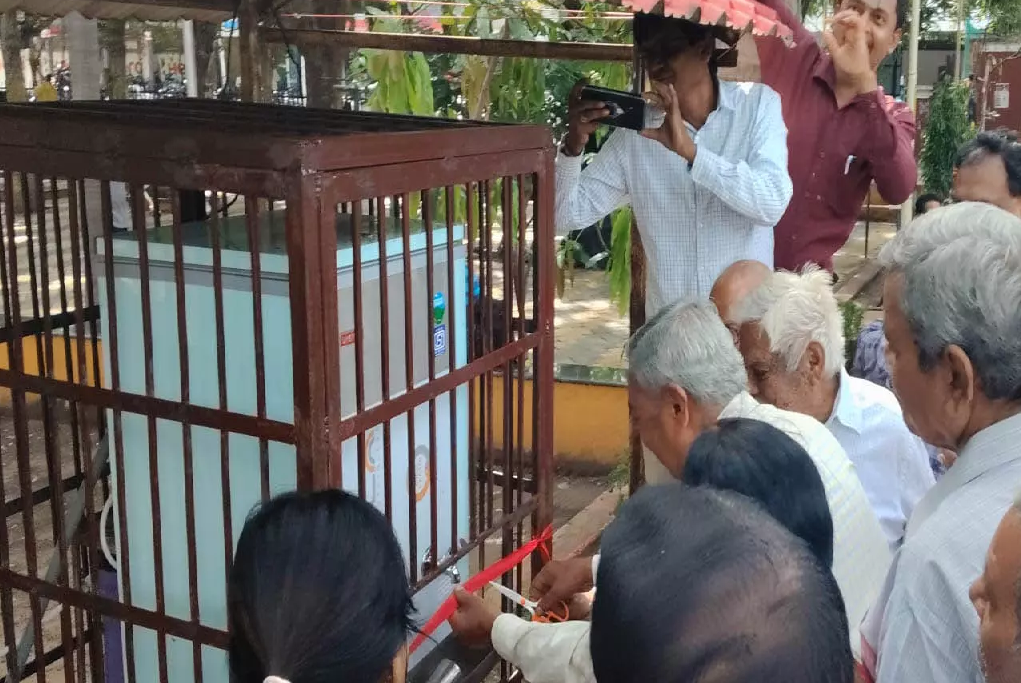 CG : महावीर पार्क अनुपम गार्डन में लगाया गया वाटर कुलर …