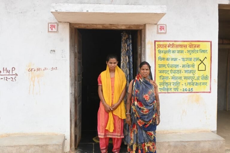 मोहला : सफलता की कहानी - बारिश की चिंता हुई दूर, प्रधानमंत्री आवास योजना ने सुखदेव के परिवार को दिया सुरक्षित और सम्मानजनक जीवन