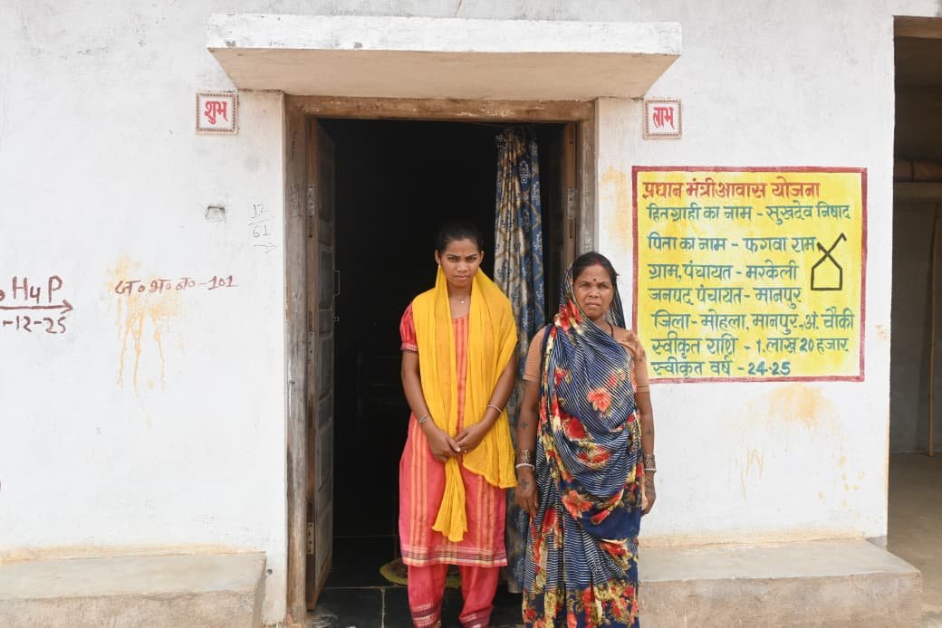 मोहला : सफलता की कहानी - बारिश की चिंता हुई दूर, प्रधानमंत्री आवास योजना ने सुखदेव के परिवार को दिया सुरक्षित और सम्मानजनक जीवन