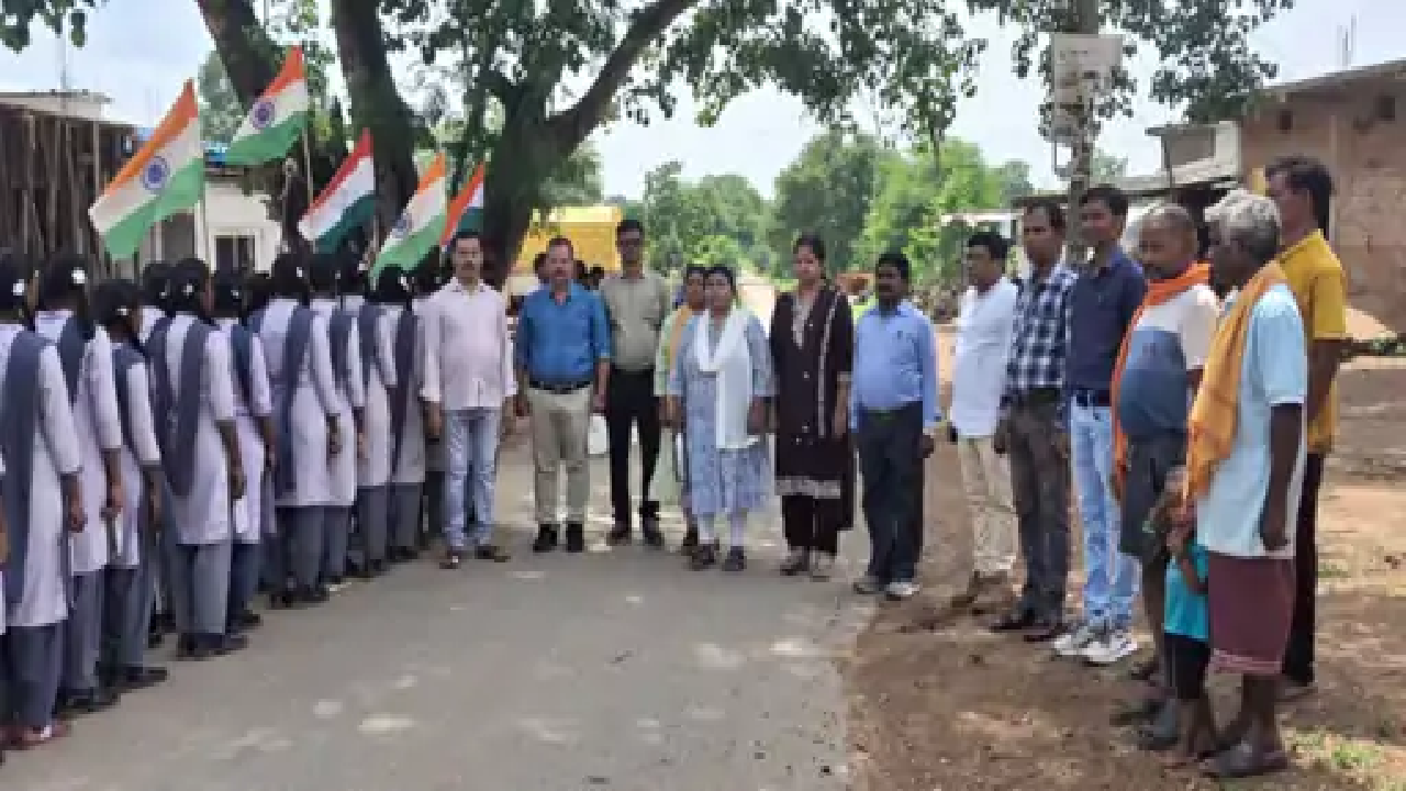 राजनांदगांव : देशप्रेम का जज्बा, जादूटोला में तिरंगा यात्रा…
