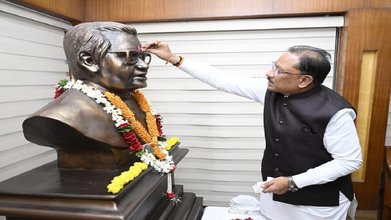 CG : अटल जी के संकल्प और दूरदर्शी नेतृत्व ने छत्तीसगढ़ को दी नई पहचान, सुशासन और अंत्योदय की राह पर आगे बढ़ रहा प्रदेश : मुख्यमंत्री साय