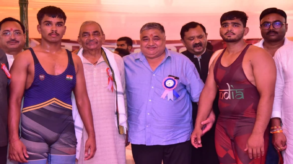 CG : नागपंचमी पर अंबिकापुर में कुश्ती प्रतियोगिता, पर्यटन मंत्री ने पहलवानों का बढ़ाया उत्साह…