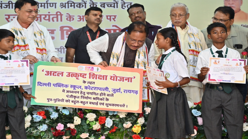 CG : विशेष लेख : श्रमिकों के सशक्तिकरण का नया दौर : छत्तीसगढ़ में श्रम कल्याण को मिल रही नई गति