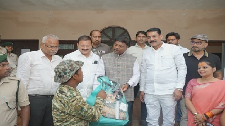 CG : मानव-हाथी द्वंद्व कम करने में हाथी मित्र दल की भूमिका महत्वपूर्ण: वन मंत्री केदार कश्यप…