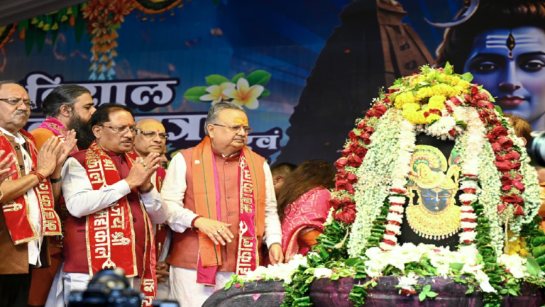 CG : मुख्यमंत्री विष्णु देव साय ने भगवान शिव का रुद्राभिषेक कर प्रदेशवासियों के सुख-समृद्धि और खुशहाली की कामना की