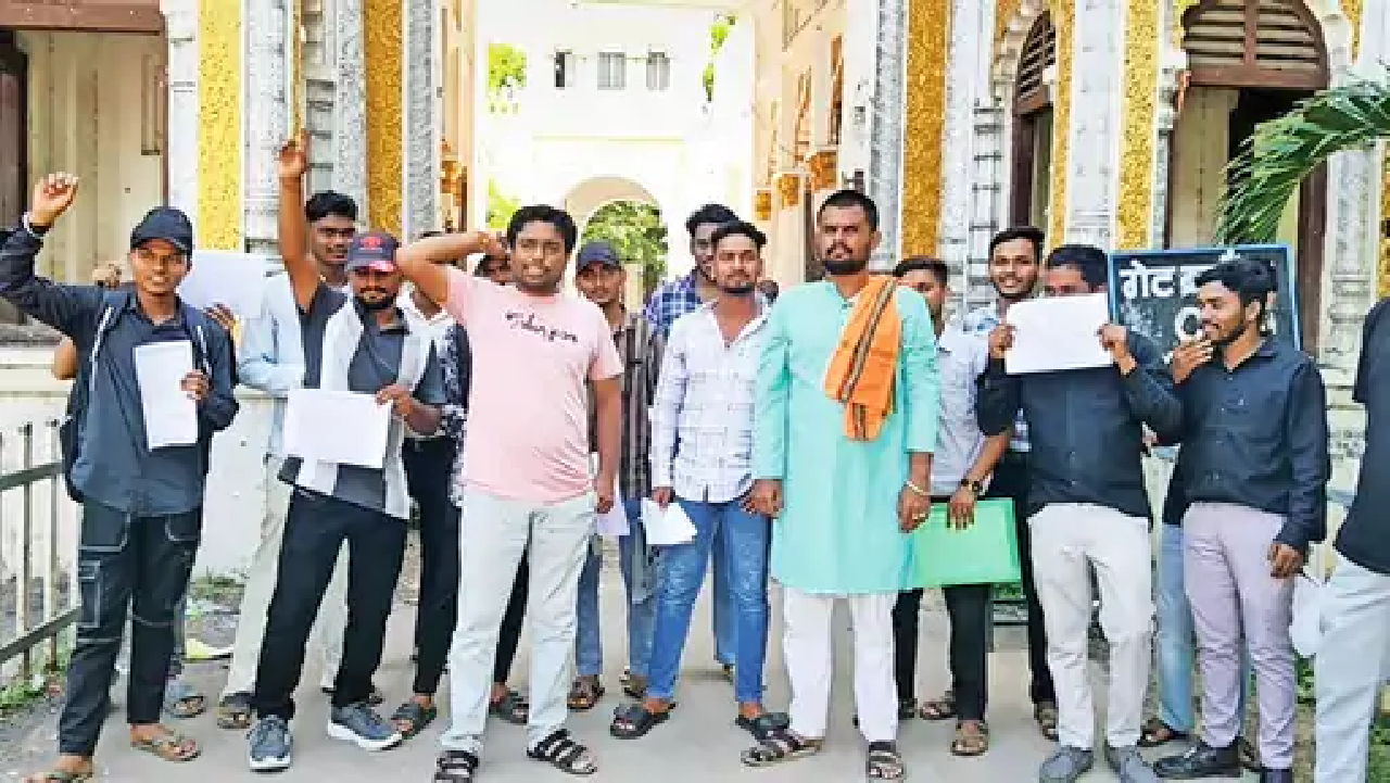 राजनांदगांव : दिग्विजय कॉलेज में पीजी प्रवेश को लेकर प्रदर्शन…