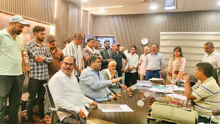 राजनांदगांव : खेल मैदान में पौधरोपण का विरोध कलेक्टर से सुरक्षित रखने की मांग…