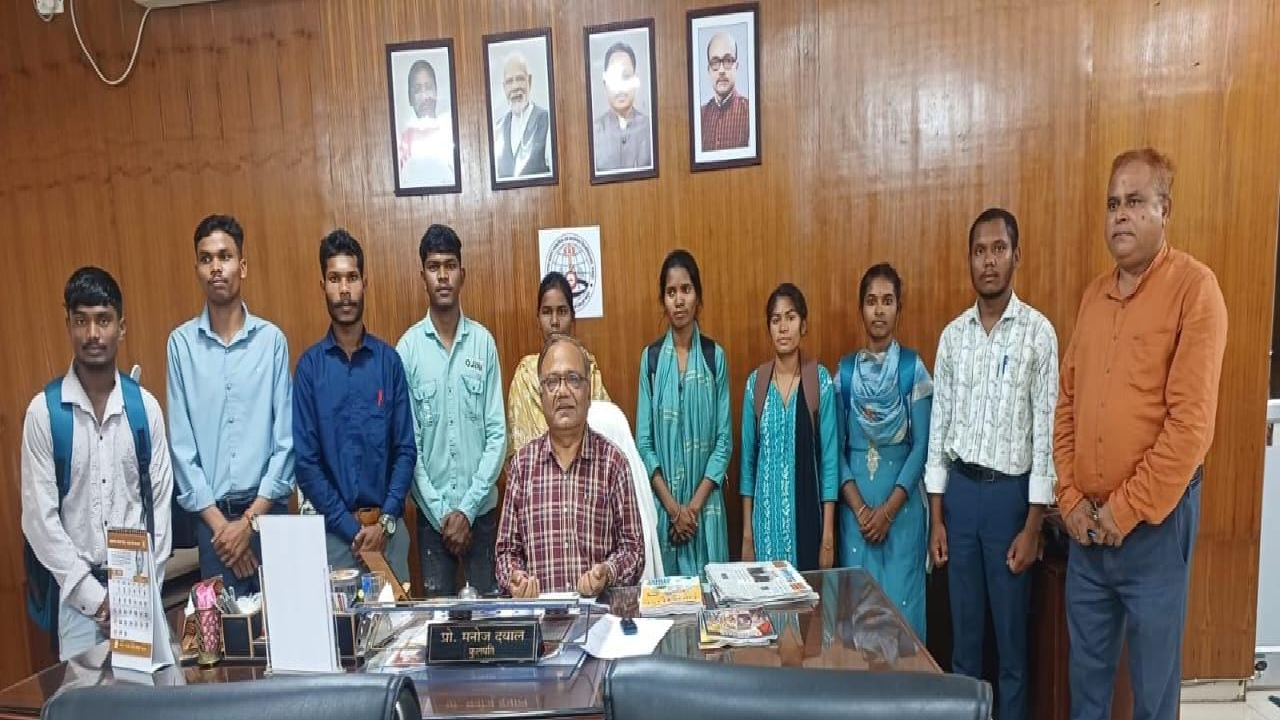 CG : सकारात्मक व निष्पक्ष लेखन से ही संभव है समाज परिवर्तन : कुलपति प्रो. दयाल…
