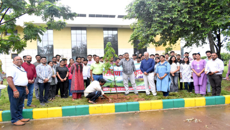 CG : ‘नशा मुक्त युवा फॉर विकसित भारत संकल्प अभियान‘ की शुरुआत हरियाली के संकल्प से