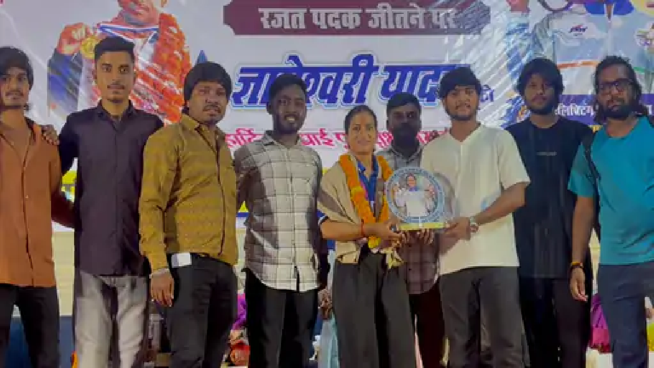 राजनांदगांव : छात्र युवा मंच ने ज्ञानेश्वरी यादव का किया सम्मान…