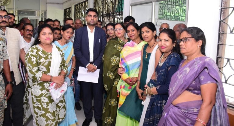 राजनांदगांव : जनदर्शन में पार्किंग एरिया में अवैध अतिक्रमण हटाने के आवेदन पर की गई त्वरित कार्रवाई