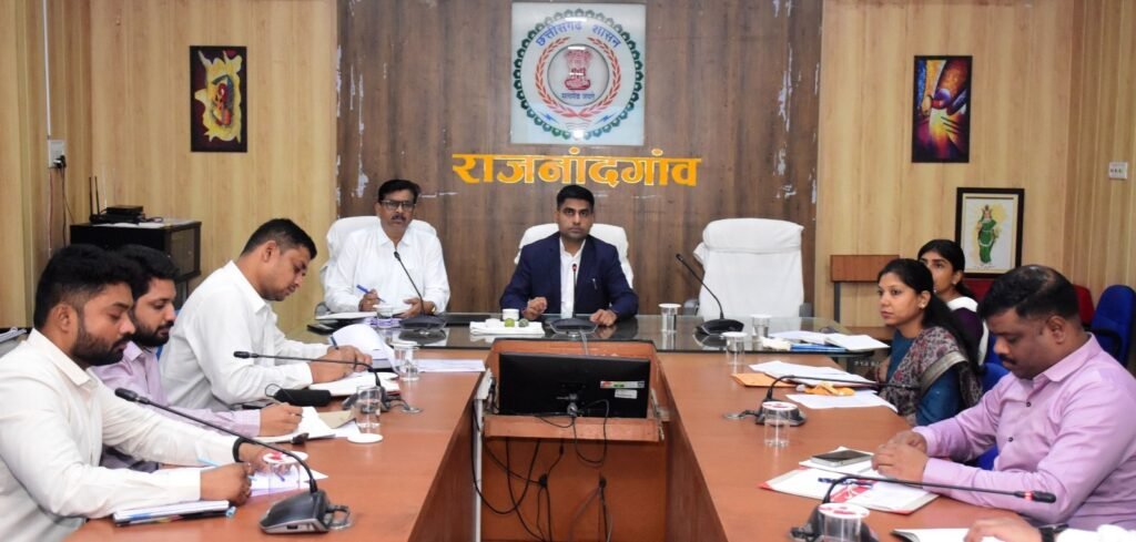 राजनांदगांव : कलेक्टर ने ली साप्ताहिक समय-सीमा की बैठक - एग्रीस्टेक के लंबित कार्य मिशन मोड में पूर्ण करने के दिए निर्देश