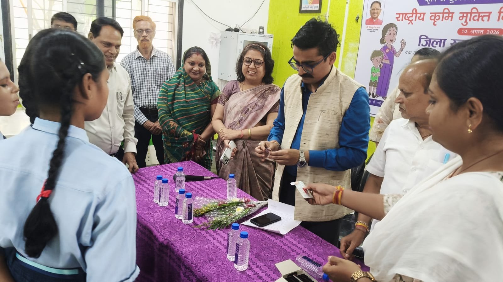 राजनांदगांव : राष्ट्रीय कृमि मुक्ति दिवस पर बच्चों को खिलाई गई एलबेन्डाजोल की दवा