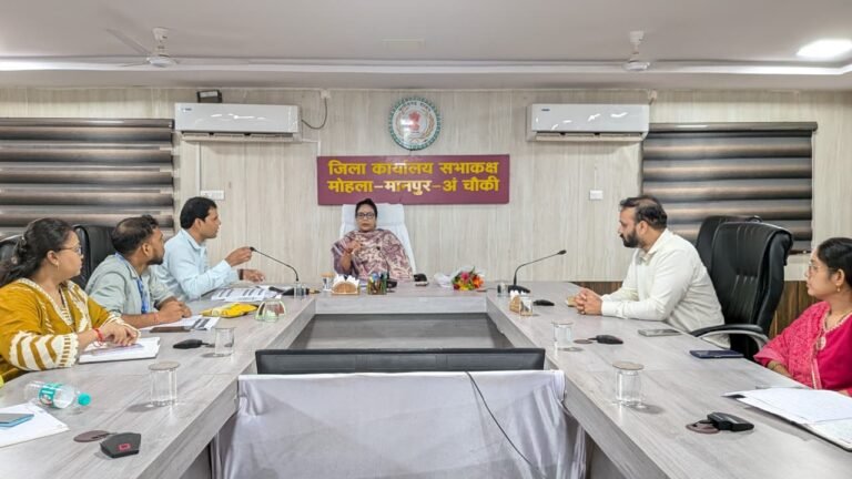 मोहला : बालिकाओं और महिलाओं को जागरूक करने बनाएं विस्तृत कार्ययोजना-कलेक्टर तनुजा सलाम - गंभीर एवं मध्यम कुपोषित बच्चों को पूरक आहार एवं दवाइयां उपलब्ध कराने के निर्देश