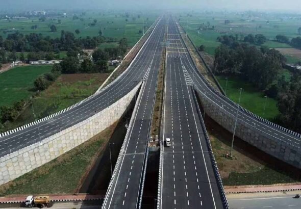 Road_Six_Lane_A_77_1-2.jpg