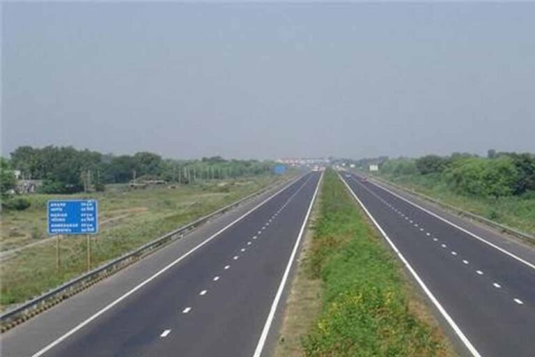 Road_Six_Lane_A_77_2-1.jpg